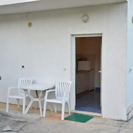 Solei-free Parking Lejlighed